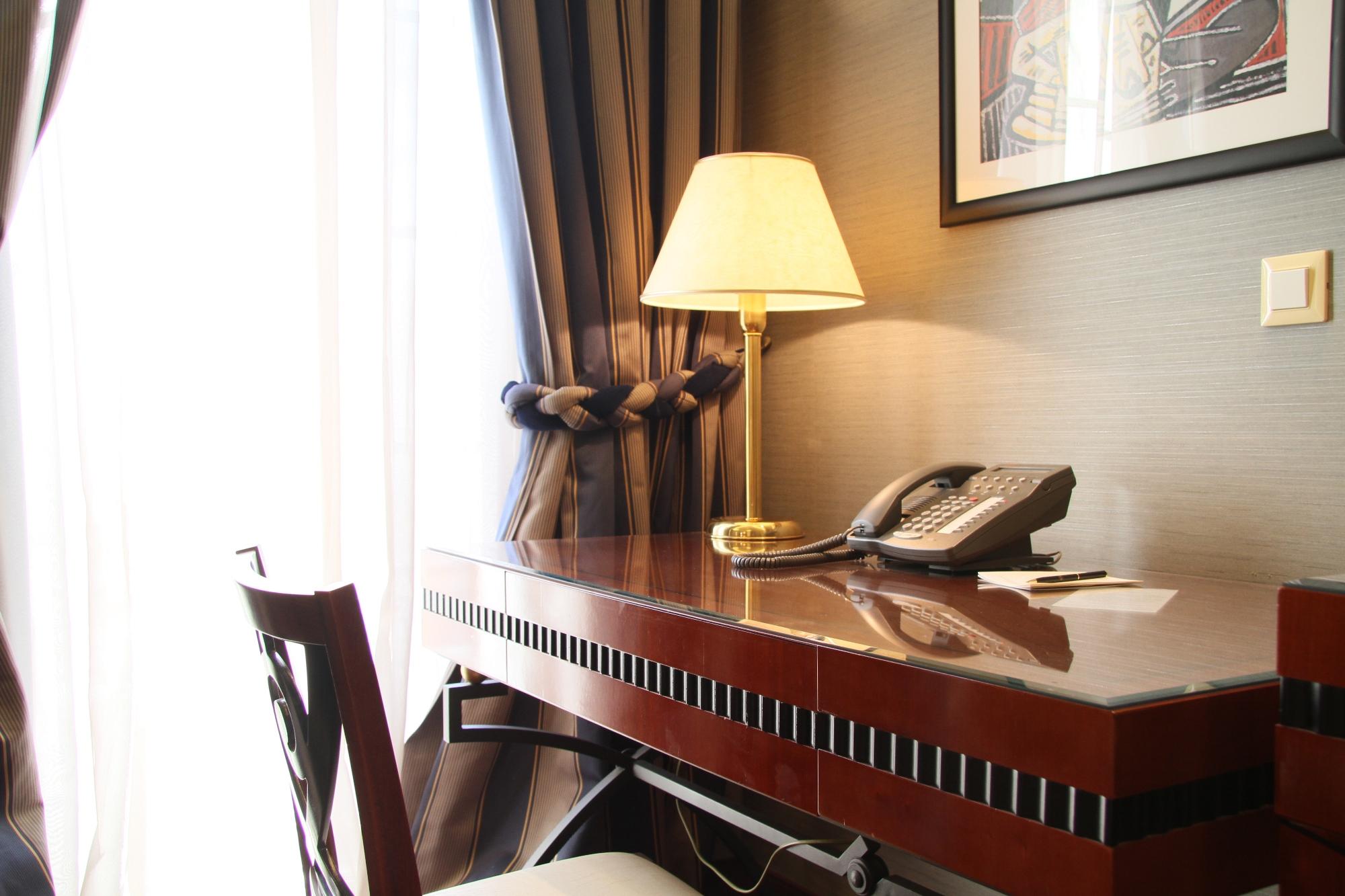 Piraeus Theoxenia Hotel Bagian luar foto A desk with a telephone