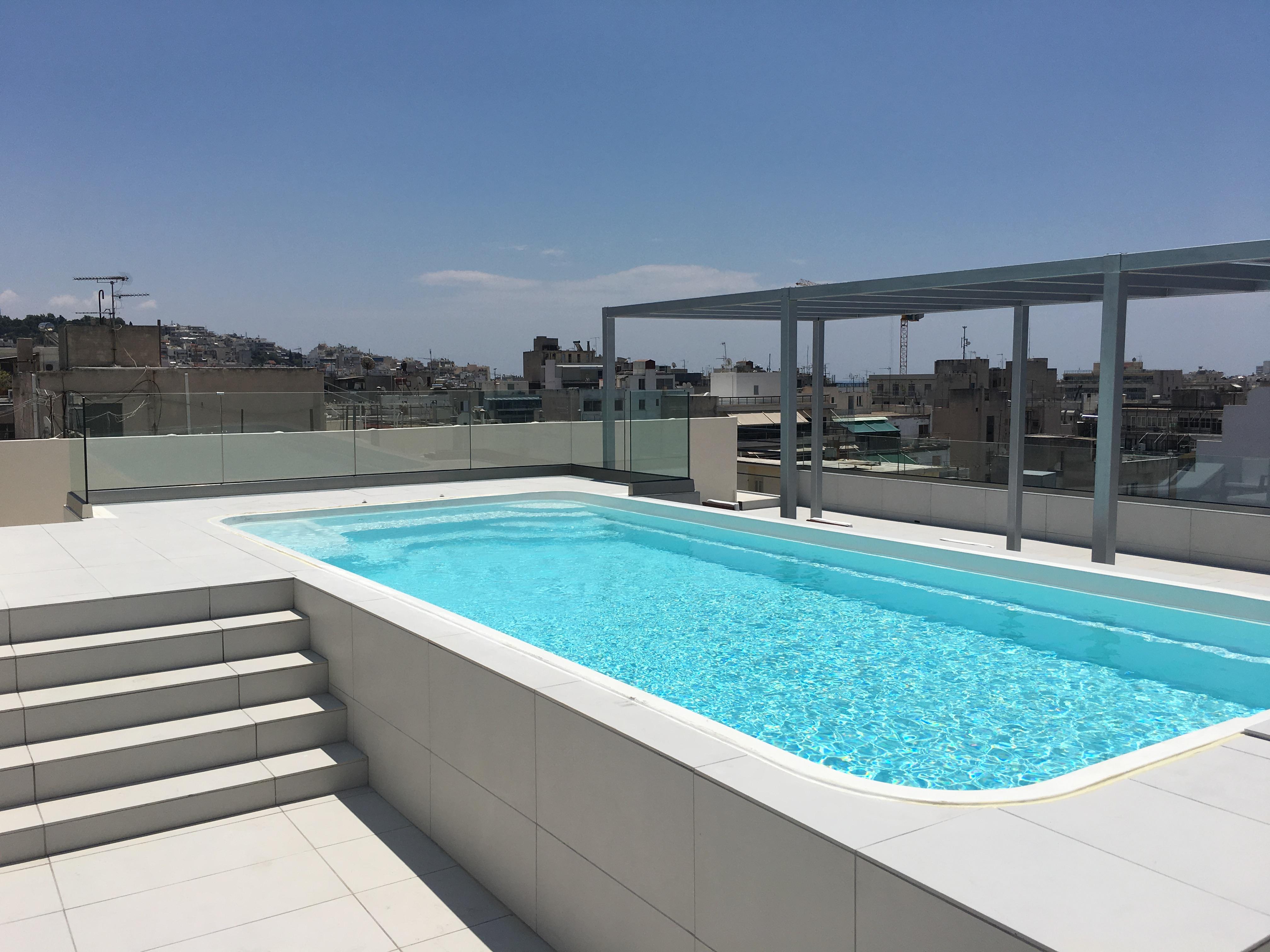 Piraeus Theoxenia Hotel Bagian luar foto Rooftop pool in Madrid, Spain
