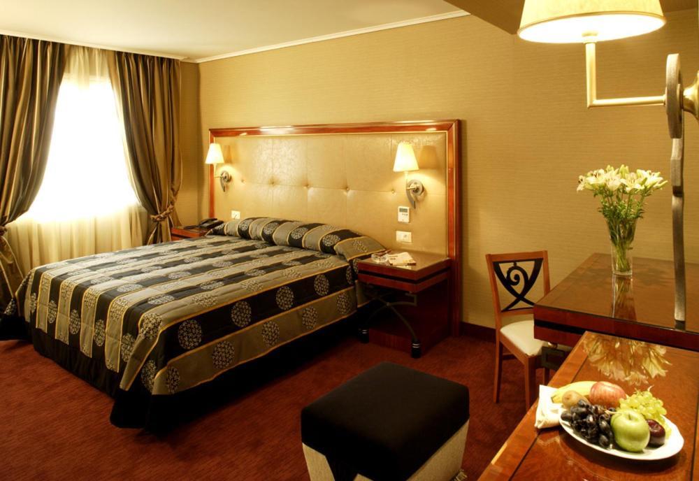 Piraeus Theoxenia Hotel Bagian luar foto