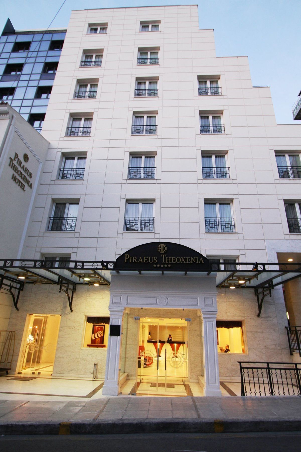 Piraeus Theoxenia Hotel Bagian luar foto The hotel's entrance