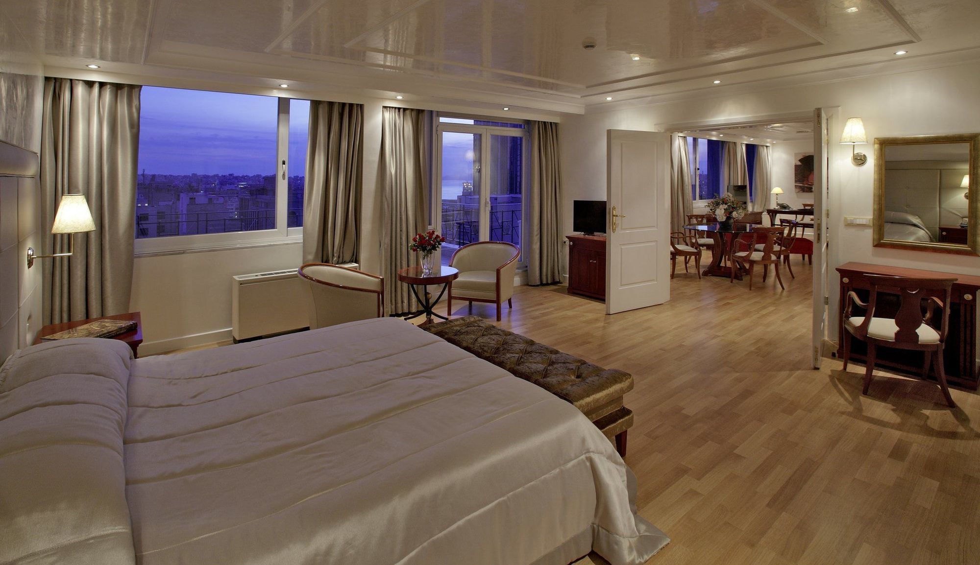 Piraeus Theoxenia Hotel Bagian luar foto Suite at the Hotel