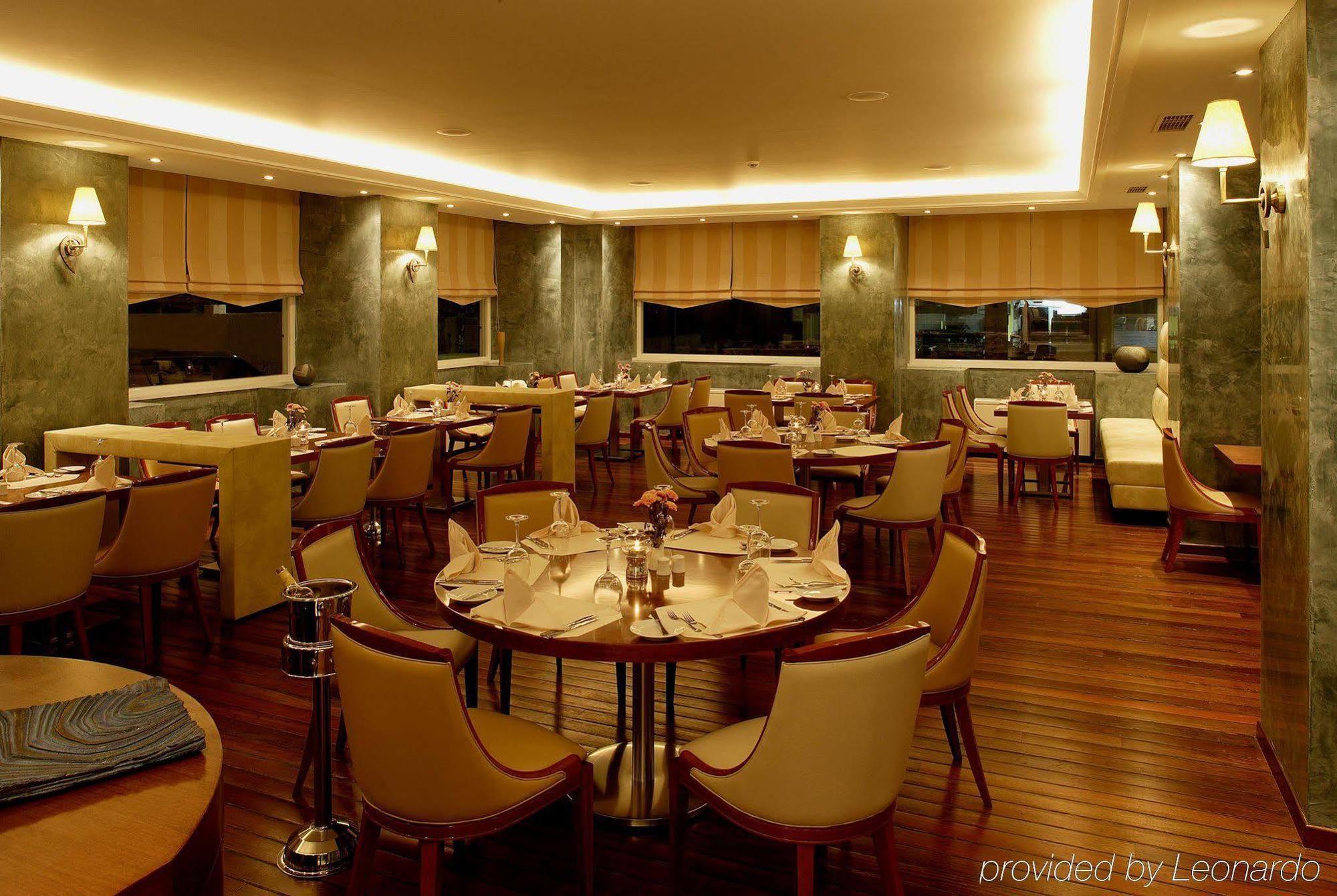 Piraeus Theoxenia Hotel Restoran foto The interior of the restaurant